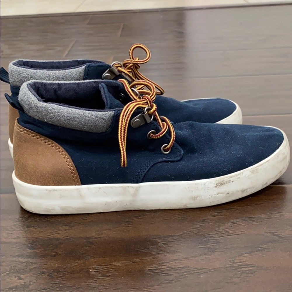 Old Navy Shoes - Boys - Size 3
